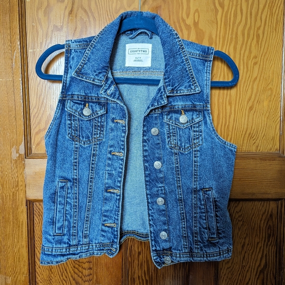 Jean vest - Picture 1 of 3
